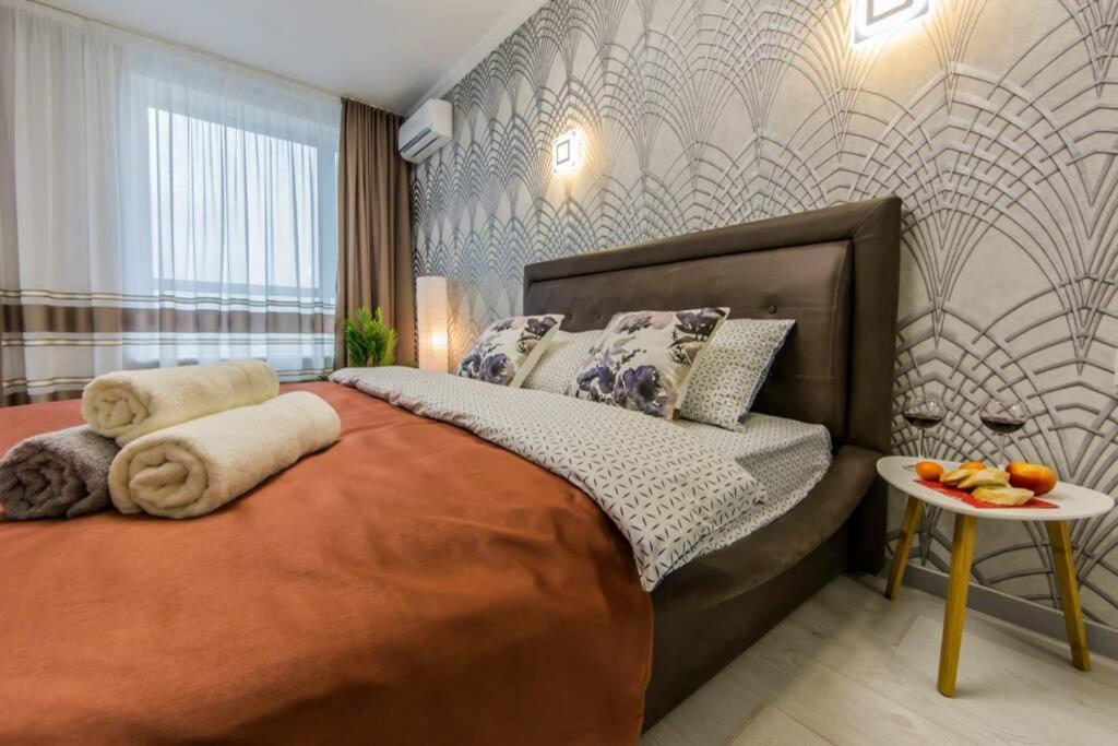 Новые Светлые Апартаменты Метро Славутич Kyiv Exterior photo